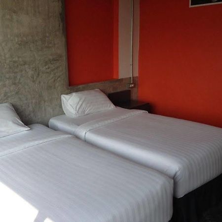 Pornsiri Hotel Sisaket Exterior photo