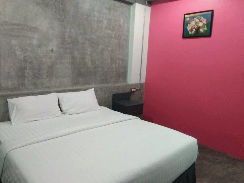 Pornsiri Hotel Sisaket Exterior photo