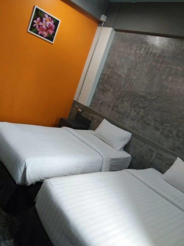 Pornsiri Hotel Sisaket Exterior photo