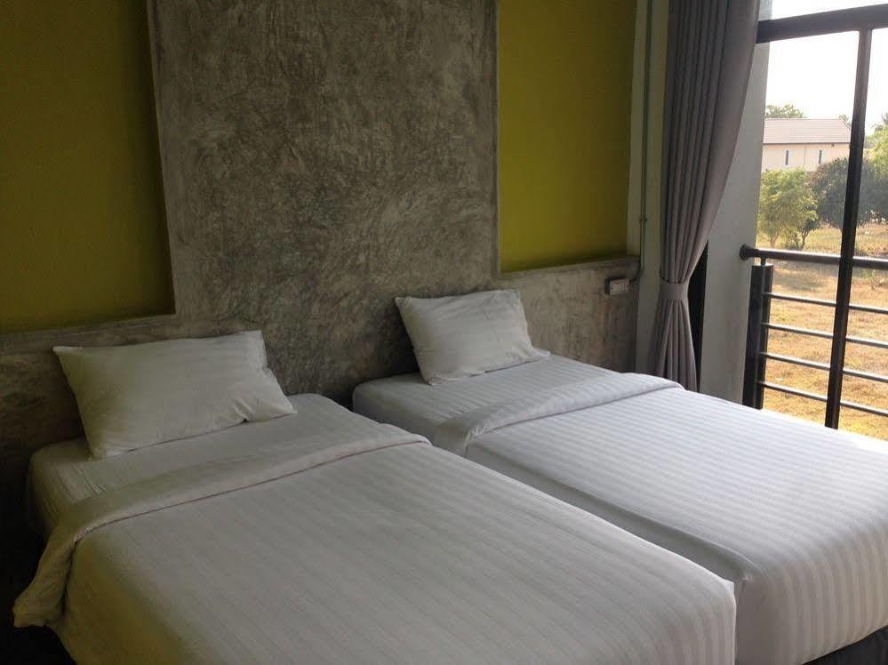 Pornsiri Hotel Sisaket Exterior photo